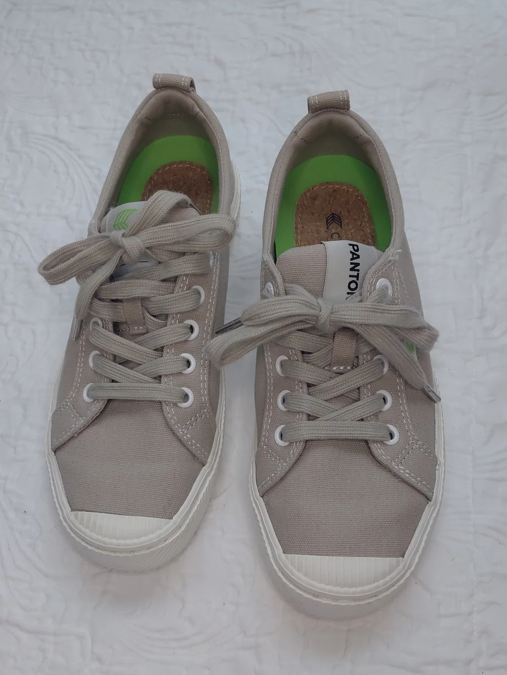 Cariuma x Pantone Canvas Lace Up Unisex Sneakers M6/W7.5